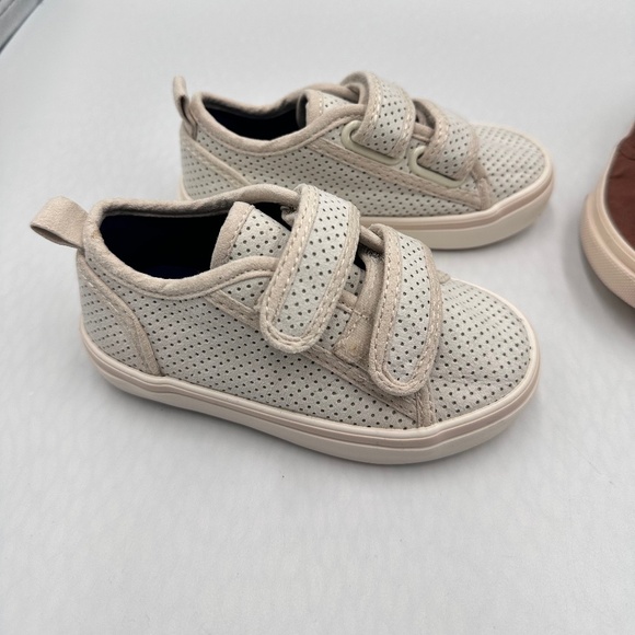 Toddler Old Navy Unisex Perforated Faux-Suede Double-Strap Sneakers & Loafers 6 - Picture 4 of 7